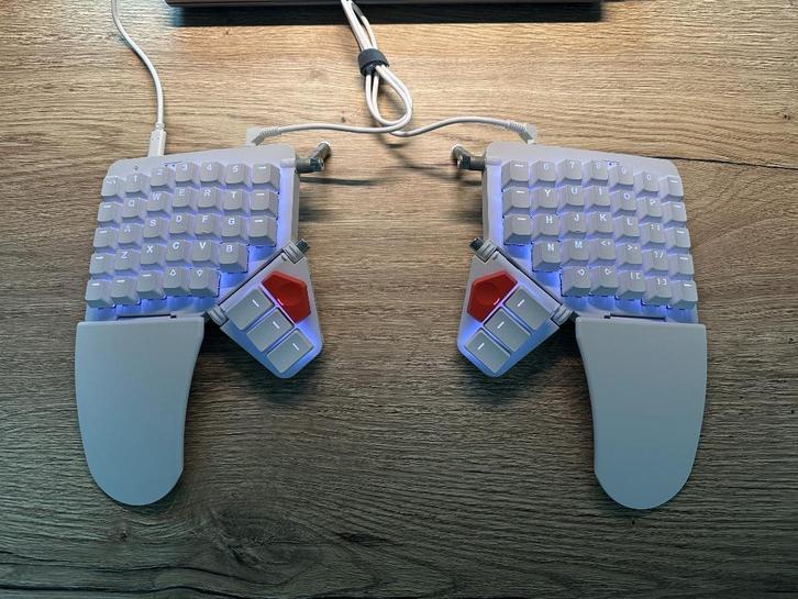 ZSA Moonlander, Computers en Software, Toetsenborden, Zo goed als nieuw, Qwerty, Bedraad, Ergonomisch, Opvouwbaar, Gaming toetsenbord