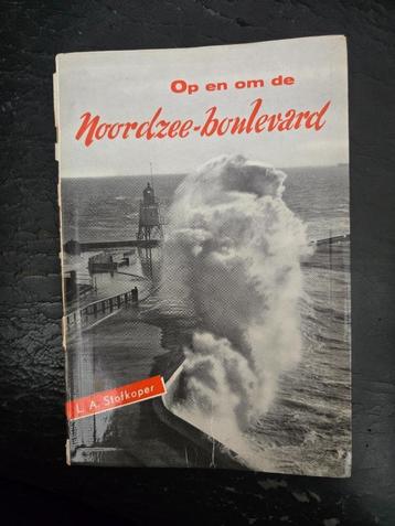 Boek: Op en om de noordzee-boulevard.  beschikbaar voor biedingen