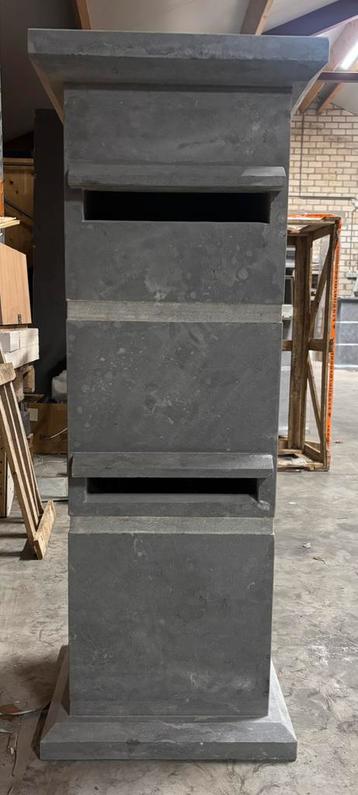 Natuurstenen dubbele brievenbus beschikbaar voor biedingen