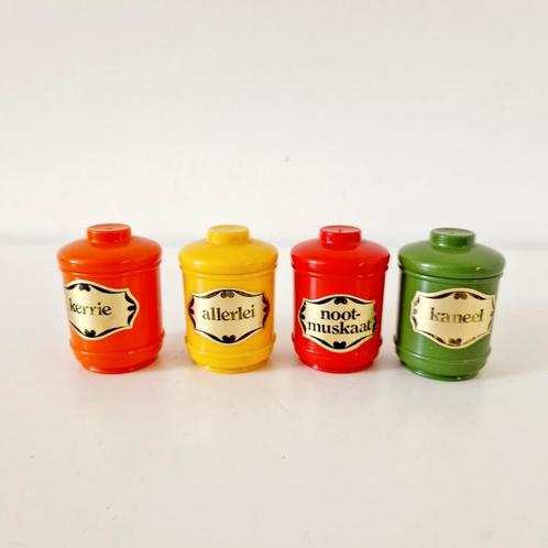 4 vintage kruidenpotjes kunststof kruiden potjes retro emsa, Verzamelen, Retro, Huis en Inrichting, Ophalen of Verzenden