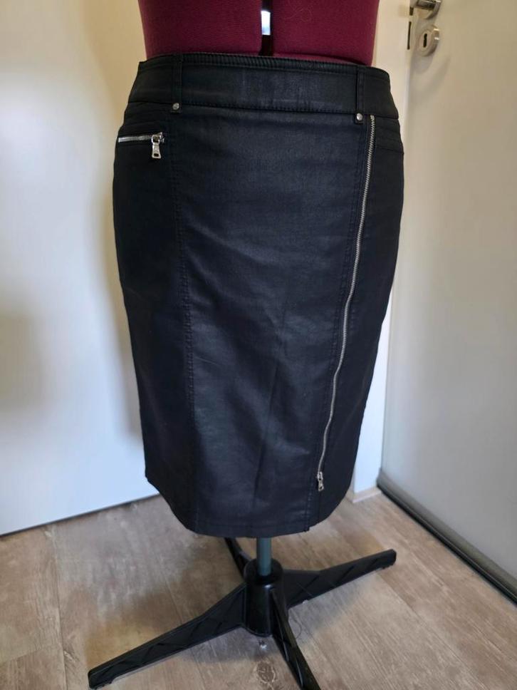 Zwarte wax rok met rits - Maat 40, Kleding | Dames, Rokken, Zo goed als nieuw, Maat 38/40 (M), Zwart, Knielengte, Ophalen of Verzenden