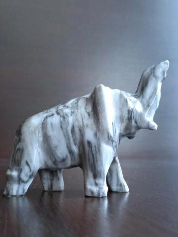 Beeld gesneden Olifant - CARVED STONE FIGURE OF A Elephant beschikbaar voor biedingen