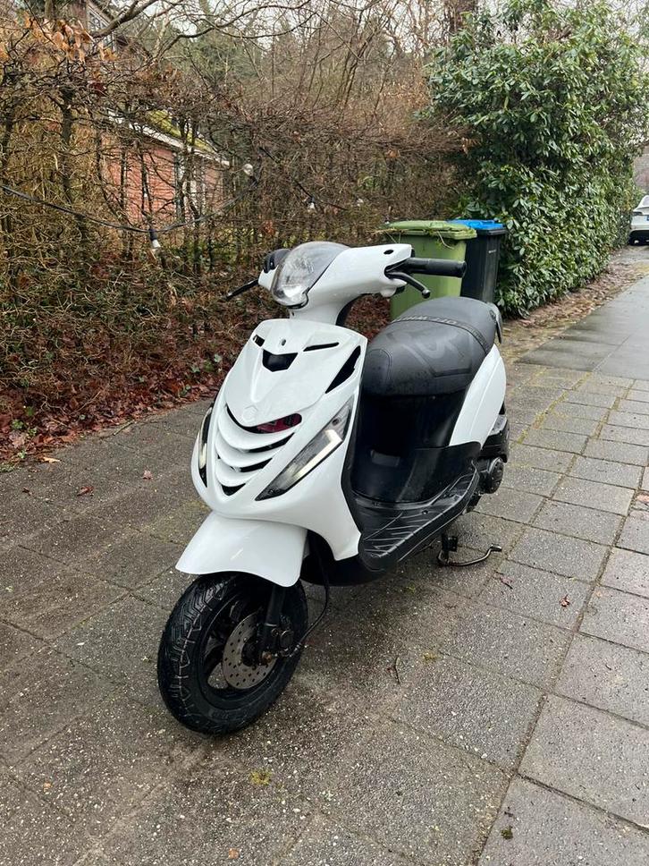 Piaggio zip 2020, Fietsen en Brommers, Scooters | Piaggio, Zo goed als nieuw, Zip, Benzine, Ophalen