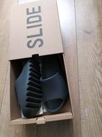 Adidas Yeezy slides maat EU 42 US 8 gedragen maar nog netjes, Kleding | Heren, Zwart, Ophalen of Verzenden, Zo goed als nieuw