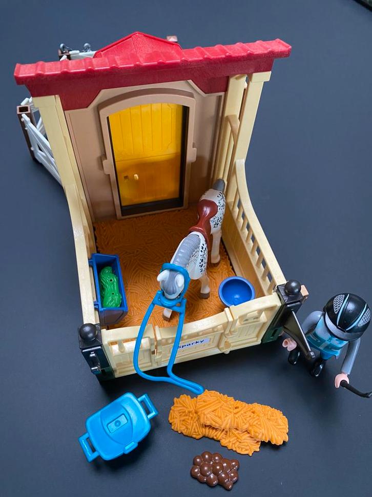 Paardenbox , nr 6935, Kinderen en Baby's, Speelgoed | Playmobil, Zo goed als nieuw, Complete set, Ophalen of Verzenden