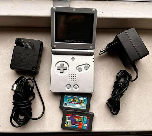 Game Boy Advance SP Zilver + 2 Games & Opladers, Spelcomputers en Games, Spelcomputers | Nintendo Game Boy, Gebruikt, Game Boy Advance SP