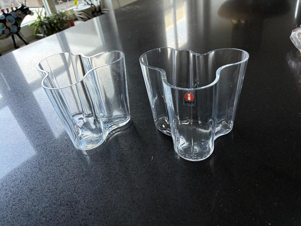 Iittala Alvar Aalto vaasjes 2 stuks, Overige materialen, Overige kleuren, Ophalen of Verzenden, Zo goed als nieuw