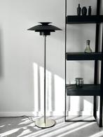 Scandinavische vloerlamp met zwarte kap, Huis en Inrichting, Lampen | Vloerlampen, Ophalen of Verzenden, Zo goed als nieuw