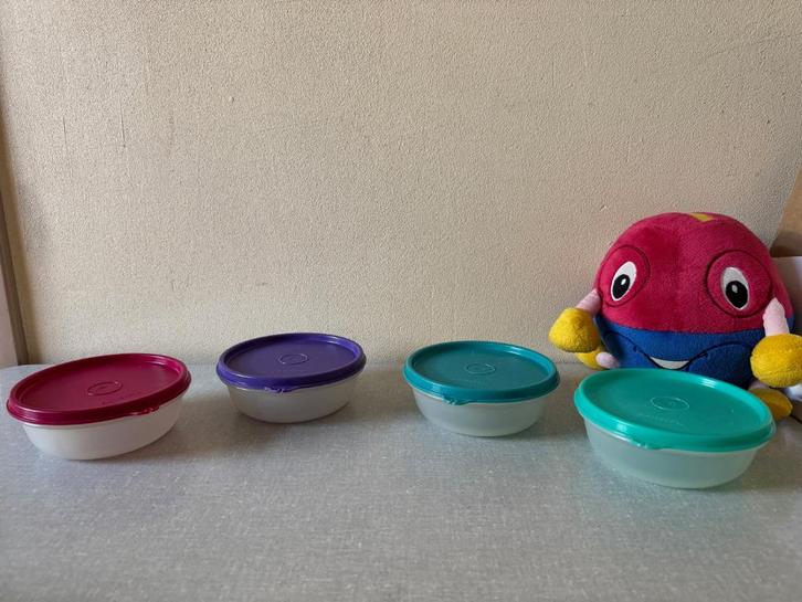 4 NETTE stapelbare voorraad bakjes van TUPPERWARE 300 ML, Huis en Inrichting, Keuken | Tupperware, Gebruikt, Bak of Kom, Groen