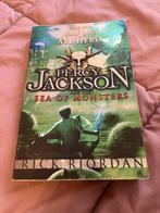 Percy Jackson en de Zee van Monsters - Rick Riordan, Ophalen of Verzenden, Zo goed als nieuw