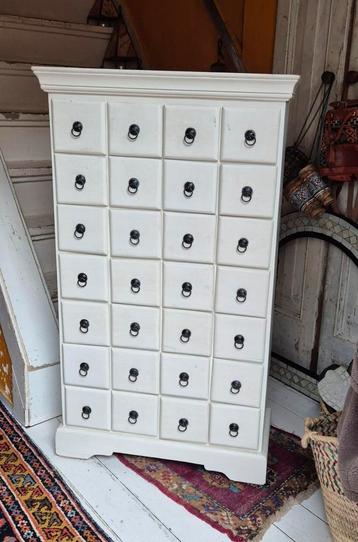 Mooie oude apothekerskast tekoop 28 laadjes!!! beschikbaar voor biedingen