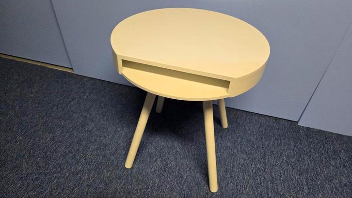 Leuk wit bijzettafeltje, Huis en Inrichting, Tafels | Bijzettafels, Zo goed als nieuw, Rond, 45 tot 60 cm, Minder dan 55 cm, Hout