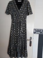 jurk met gouden print - Flamant Rose, Kleding | Dames, Jurken, Maat 38/40 (M), Overige kleuren, Zo goed als nieuw, Onder de knie