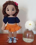 34 cm hoge Gehaakte pop met buigbare armpjes en beentjes., Verzamelen, Ophalen of Verzenden, Nieuw, Pop