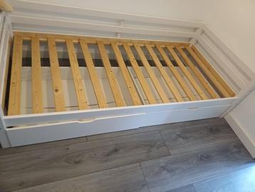 Stevig kinderbed met lades – wit hout – inclusief lattenbode beschikbaar voor biedingen