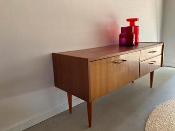Midcentury vintage teakhouten klein dresdoir beschikbaar voor biedingen