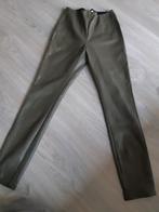 Leatherlook groene broek small, Ophalen of Verzenden, Zo goed als nieuw, Maat 36 (S), Lang