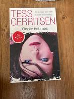 Tess Gerritsen - Onder het mes, Ophalen of Verzenden, Zo goed als nieuw, Nederland