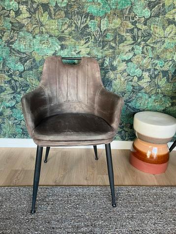 2 suede eetkamerstoelen Pronto taupe/ bruin beschikbaar voor biedingen