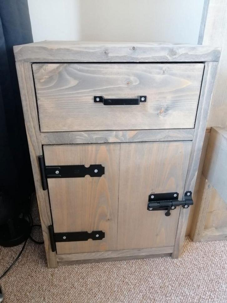 nieuw leuke stevig nachtkastje steigerhout, Huis en Inrichting, Slaapkamer | Nachtkastjes, Nieuw, Minder dan 45 cm, Ophalen of Verzenden