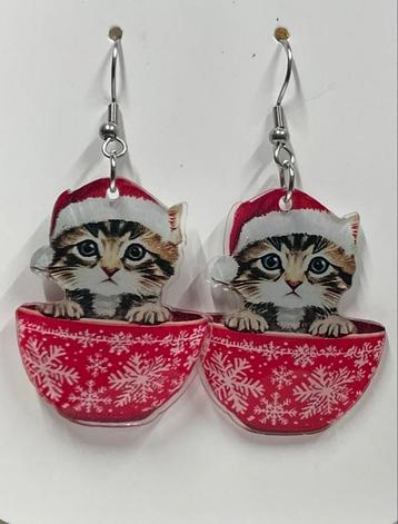 Kerst Oorbellen - Poes in Kopje beschikbaar voor biedingen