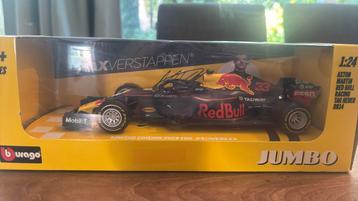 Race auto Max Verstappen beschikbaar voor biedingen