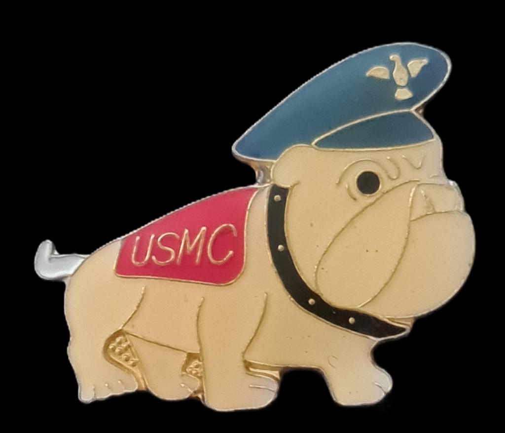 Bulldog met politiepet pin USMC, Verzamelen, Verzenden, Nieuw, Dier of Natuur, Speldje of Pin