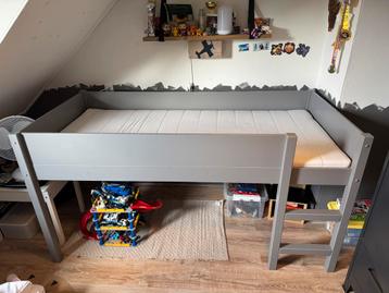 Halfhoogslaper grijs 90x200cm incl. z.g.a.n. Matras beschikbaar voor biedingen