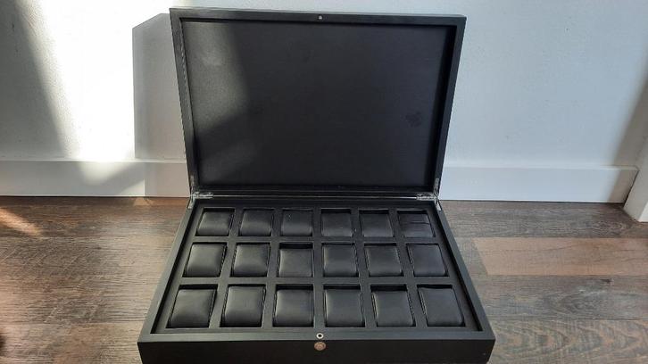 Rainer Zwarte Houten Horloge opberg doos voor 18 horloges, Sieraden, Tassen en Uiterlijk, Overige Accessoires, Gebruikt, Ophalen of Verzenden