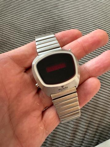 Vintage Horloge Nivada Red Led 1970’s NOS beschikbaar voor biedingen