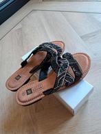 DAMES SLIPPERS NIEUW MAAT 37 MET STRASSTEENTJES, Kleding | Dames, Schoenen, Ophalen of Verzenden, Nieuw, Zwart