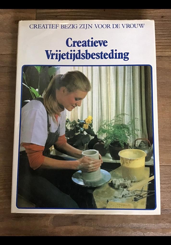 Prachtig boek : Creatieve Vrije Tijds Besteding oa. batikken, Boeken, Hobby en Vrije tijd, Zo goed als nieuw, Ophalen of Verzenden