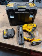 Dewalt accu afwerktacker met accu en lader in box, Doe-het-zelf en Verbouw, Gereedschap | Boormachines, Ophalen, Zo goed als nieuw