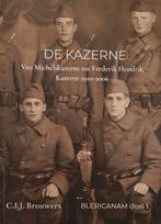 DE KAZERNE (Frederik Hendrikkazerne), Ophalen of Verzenden, Zo goed als nieuw