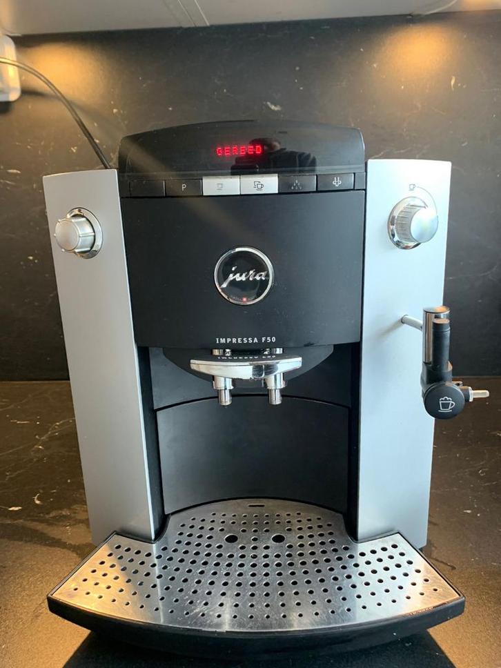 Jura F50 - volledig onderhouden, Witgoed en Apparatuur, Koffiezetapparaten, Zo goed als nieuw, Gemalen koffie, Koffiemachine, Stoompijpje