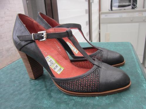 Nieuwe hakschoenen, Maat 37. Merk LINEA ZÈTA. Donkerblauw., Kleding | Dames, Schoenen, Nieuw, Schoenen met hoge hakken, Blauw