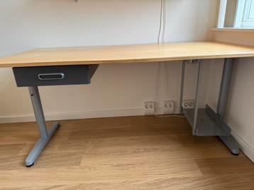 Mooi licht bureau, eiken fineer