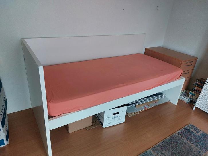 Bed 1 persoons Ikea met lattenbodem. Eventueel met matras, Huis en Inrichting, Slaapkamer | Bedden, Gebruikt, Eenpersoons, 90 cm