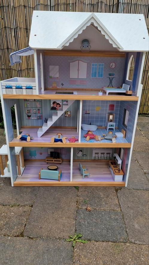 Leuk poppenhuis met lampje, deurbel, lift en toebehoren, Kinderen en Baby's, Speelgoed | Poppenhuizen, Gebruikt, Ophalen