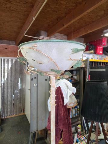 staande vintage  lamp beschikbaar voor biedingen