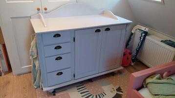 Commode grenen hout beschikbaar voor biedingen