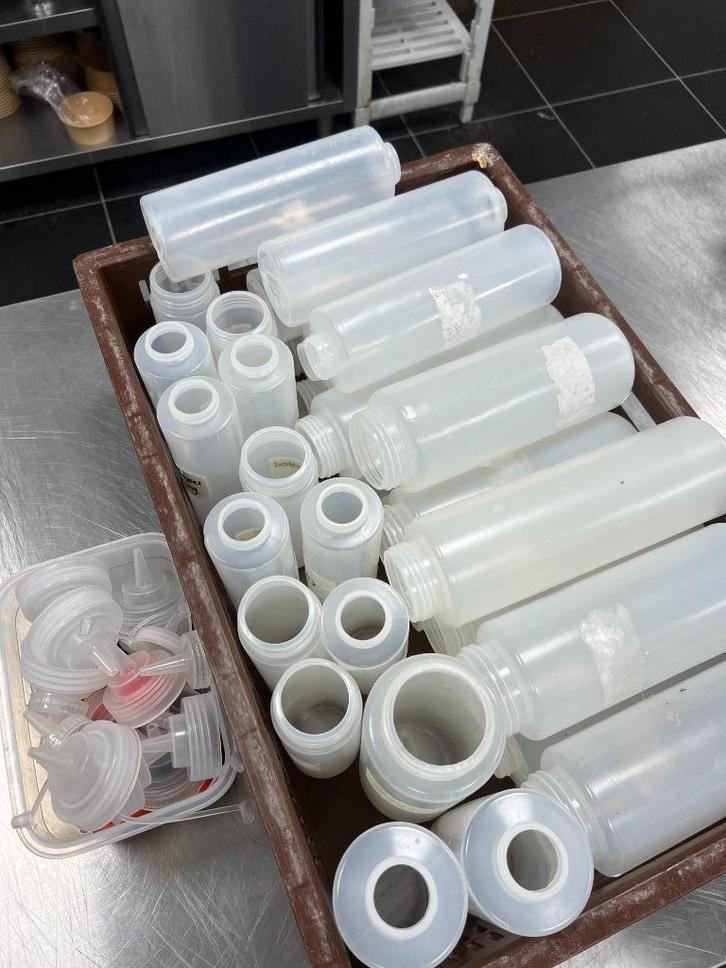 Sausflessen / dressing flessen plastic / horeca, Huis en Inrichting, Keuken | Keukenbenodigdheden, Gebruikt, Ophalen