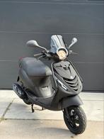 PIAGGIO ZIP 4T 2V BROM 2017 FULL OPTION MAT ZWART, Fietsen en Brommers, Scooters | Piaggio, Ophalen, Maximaal 45 km/u, Zip, Zo goed als nieuw