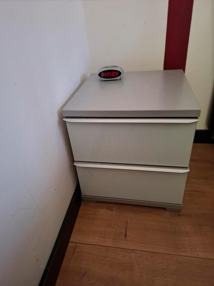 Goossens nachtkastjes 2 stuks, grijs, alu, melkglas, Huis en Inrichting, Slaapkamer | Nachtkastjes, Zo goed als nieuw, Minder dan 55 cm