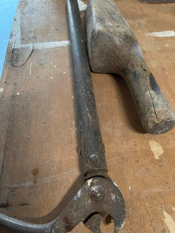 Vintage Gereedschap Set: Trekker & Houten Hamer beschikbaar voor biedingen