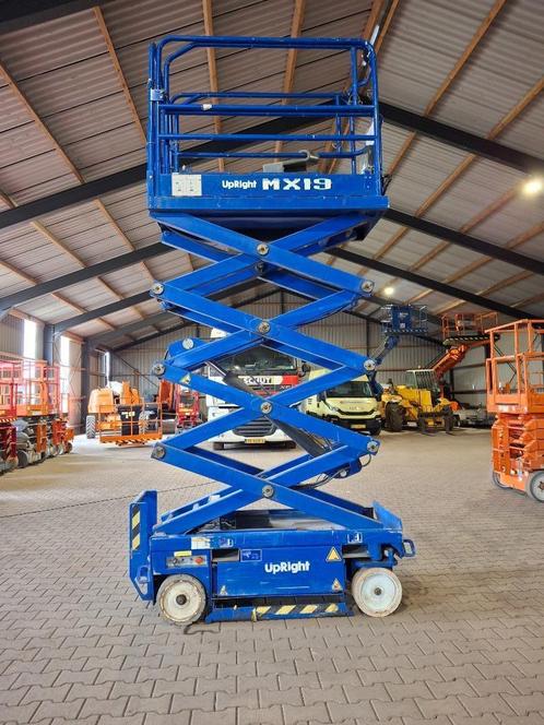 Upright MX19 schaarhoogwerker, Zakelijke goederen, Machines en Bouw | Liften, Steigers en Ladders, Ophalen