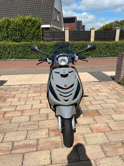 Piaggo zip 2022 Full options, Fietsen en Brommers, Scooters | Piaggio, Zo goed als nieuw, Zip, Maximaal 45 km/u, Benzine, Ophalen