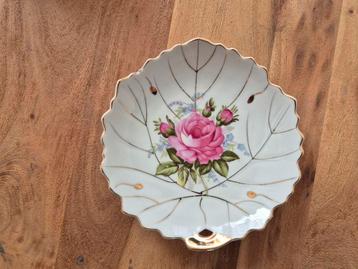 Rozen servies beschikbaar voor biedingen