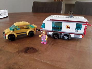 Lego city auto met caravan  beschikbaar voor biedingen