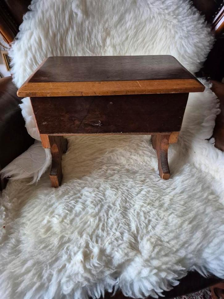 Houten kistje op pootjes, klepkistje, organizer brocante., Antiek en Kunst, Curiosa en Brocante, Ophalen of Verzenden